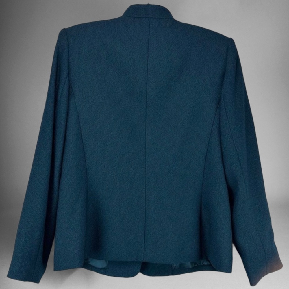 Travis Ayer’s suit set - Picture 2 of 7